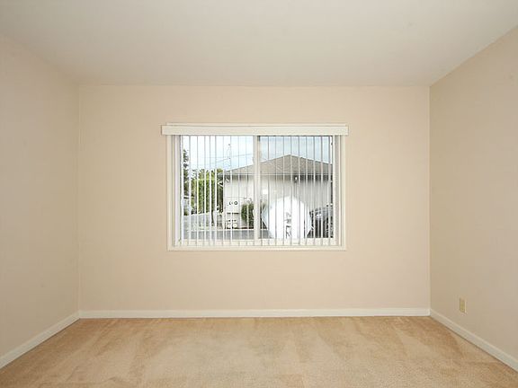 5th image of 392 Madeline Ct