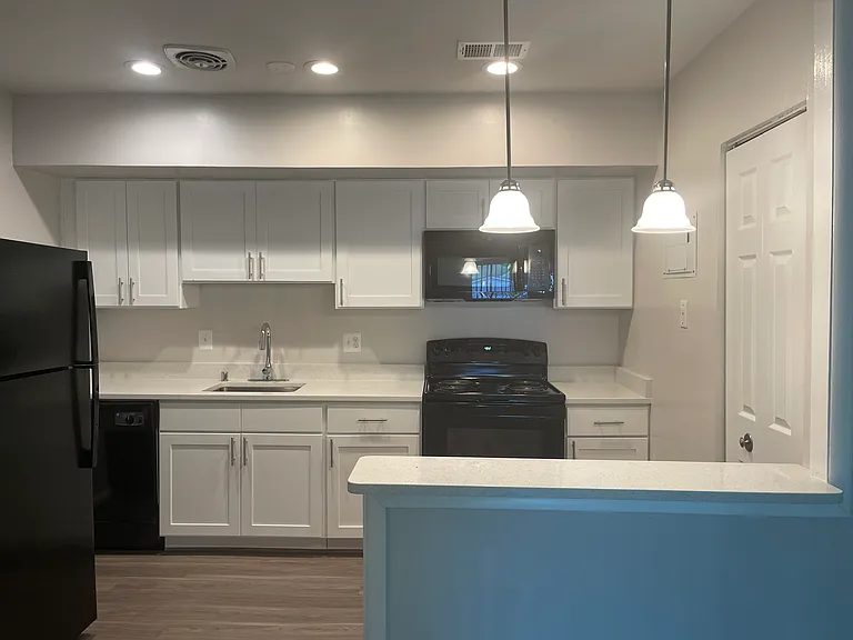 Skyview Apartments — Photo 15