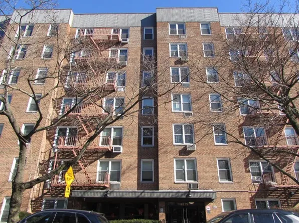 68-15 Selfridge Street image 1 of 29