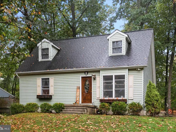 2 Greenwood Forest Rd, Fayetteville, PA 17222