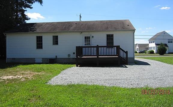 4th image of 700 S Kalmia Ave