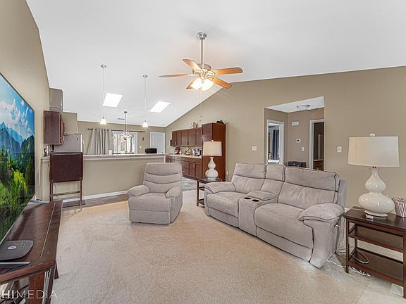 3rd image of 250 Polly Ln