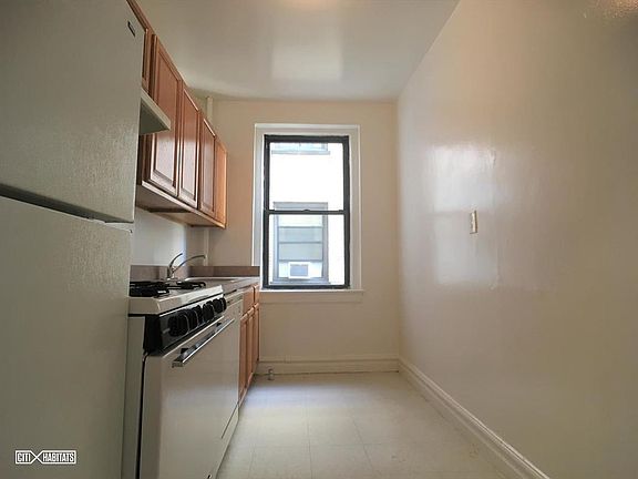 2nd image of 3121 29th St APT 4F