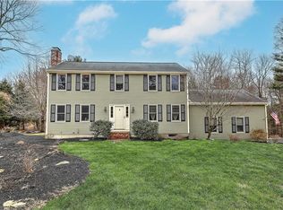 26 Longmeadow Rd, Uxbridge, MA 01569