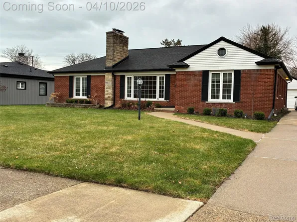 65 Hampton Rd, Grosse Pointe Shores, MI 48236
