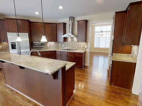 Gourmet kitchen