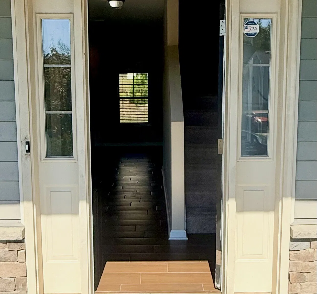 4 bed, 2.5 bath, 2250 sqft, $2,250 — Photo 2