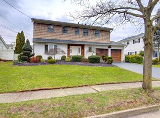 14 Ennis Dr, Hazlet, NJ 07730