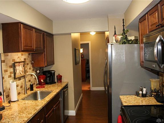 3rd image of 602 Village Ct