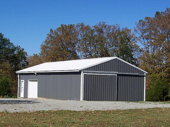 20' x 50' pole barn