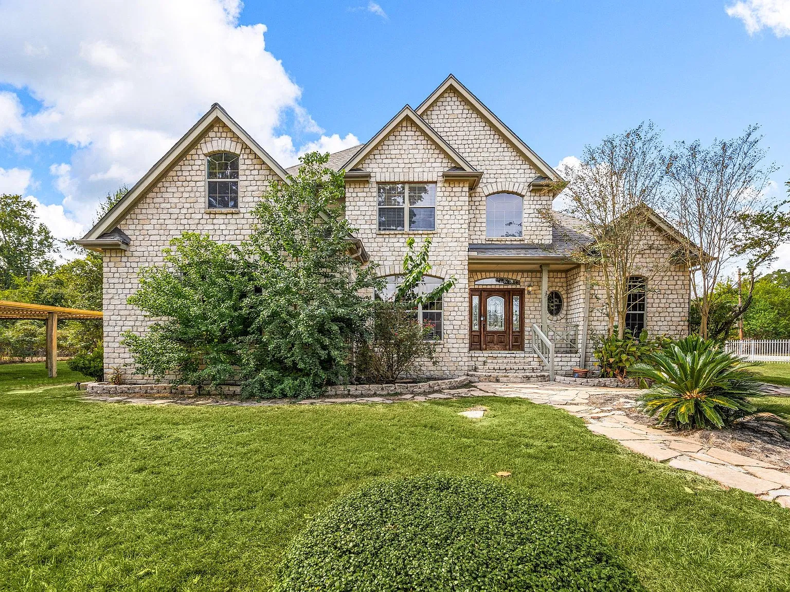 5 bed, 3.5 bath, 2900 sqft, $2,980 — Photo 3