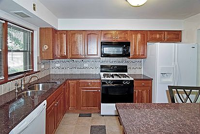 5th image of 444 Washington Blvd APT 201