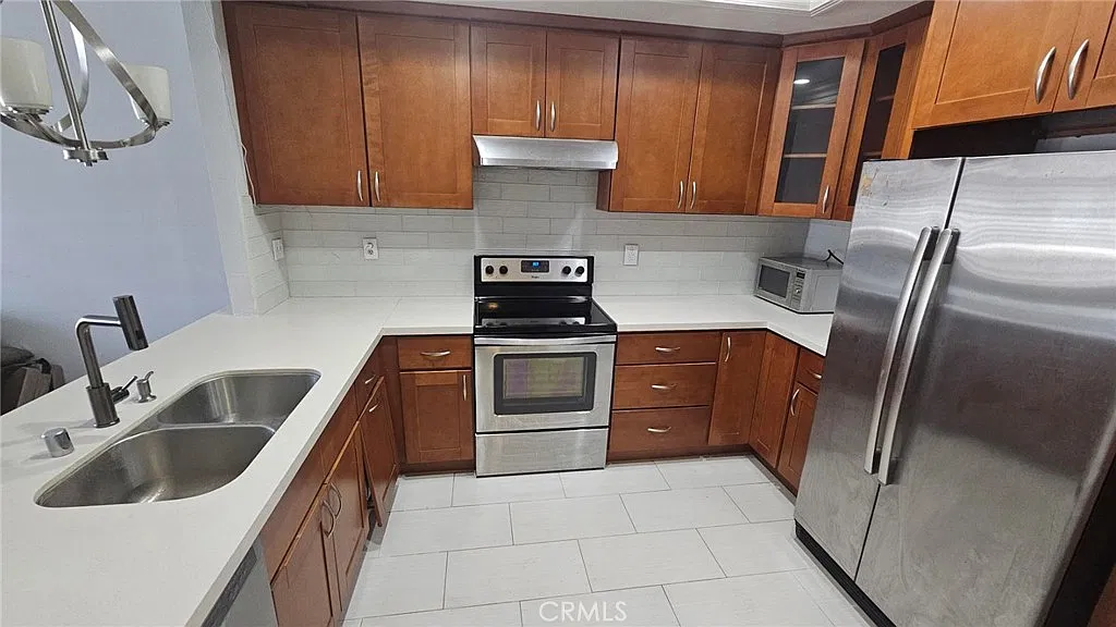 2 bed, 1054 sqft, $2,900 — Photo 4