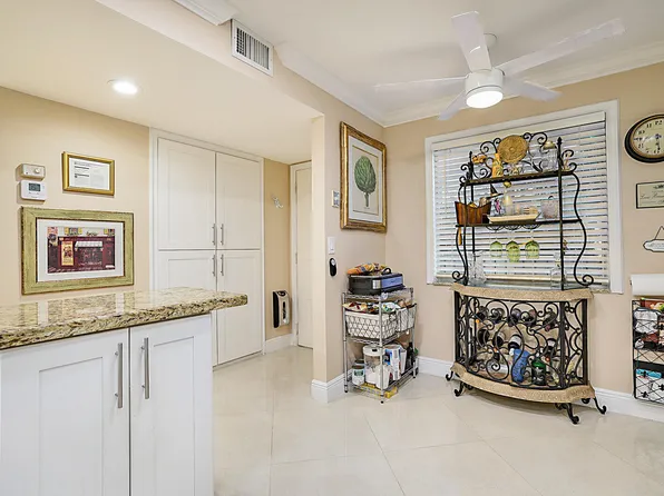 7286 Huntington Lane #204, Delray Beach, FL 33446