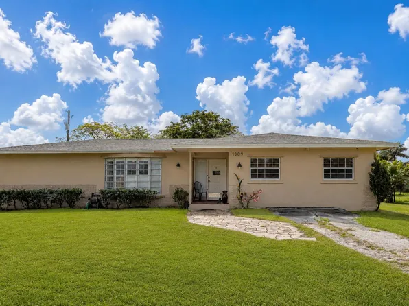 1009 NE 18th Street, Belle Glade, FL 33430