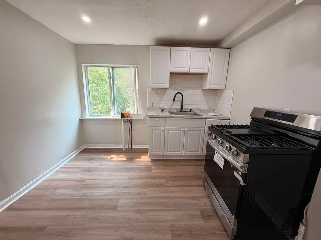 4 bed, $2,295 — Photo 1