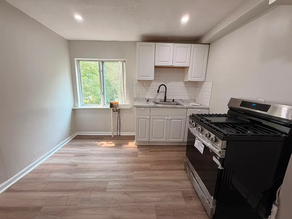 62 Miller St #1L