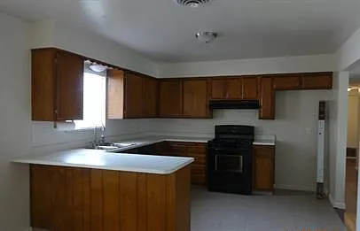 3015 Clearview Dr — Photo 2