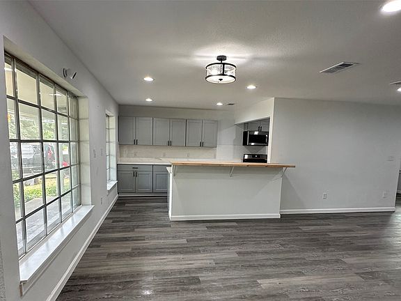 4th image of 6201 Trail Lake Dr