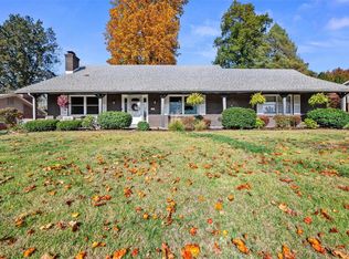 15 Shawnee Dr, Saint Charles, MO