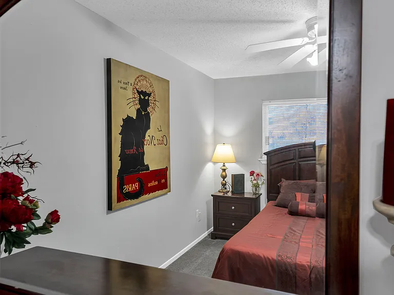 Windsong Apartments — Photo 8