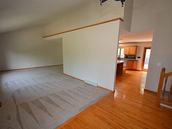 4th image of 2820 Dupont St