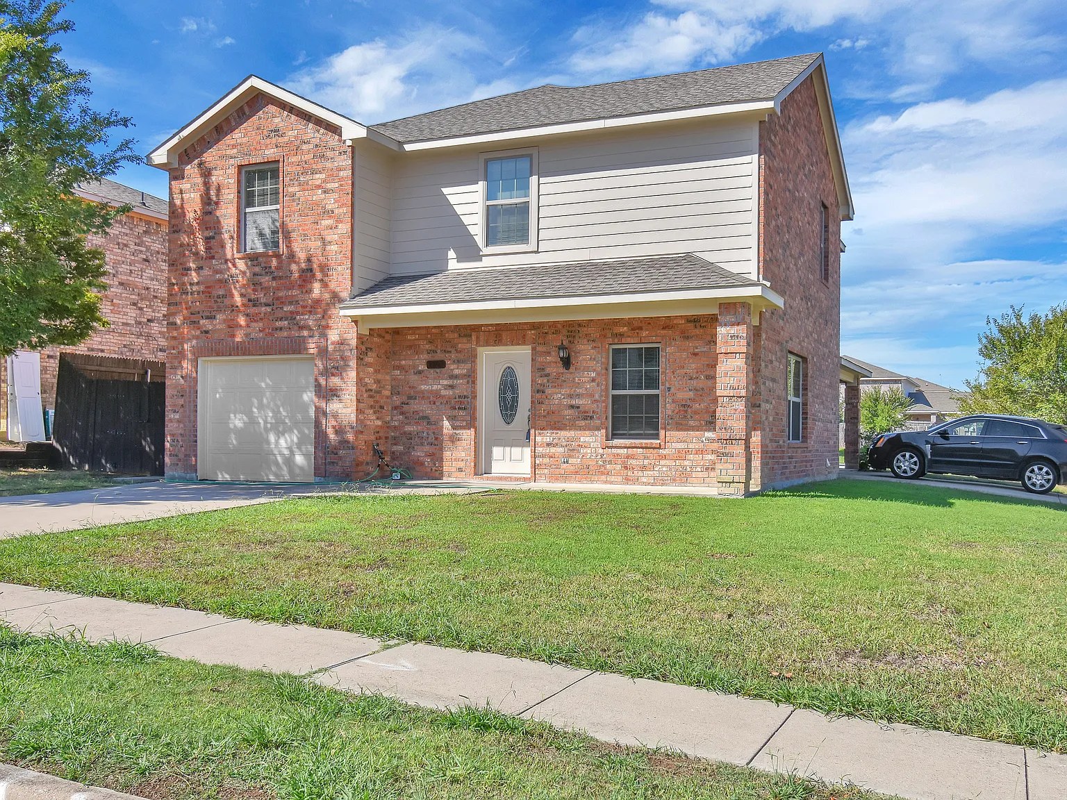 1102 Parkway Trl — Photo 2