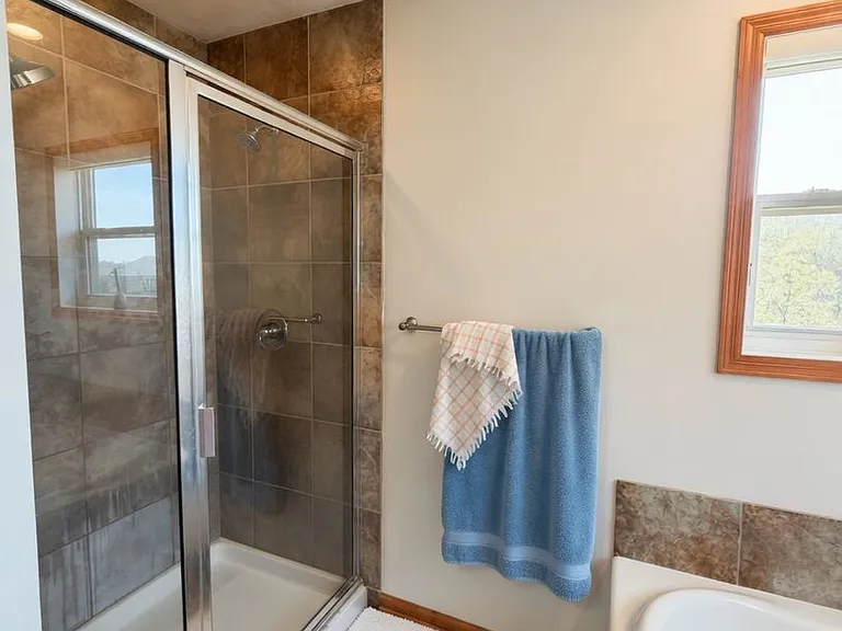 1443 Bethesda Cir — Photo 40
