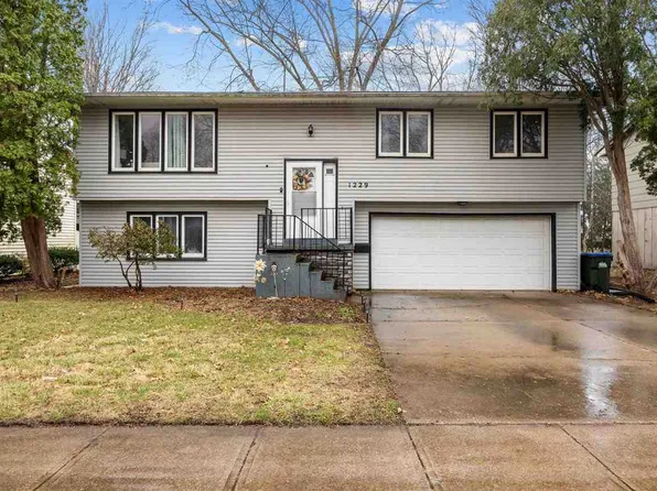 1229 Dover St, Iowa City, IA 52240
