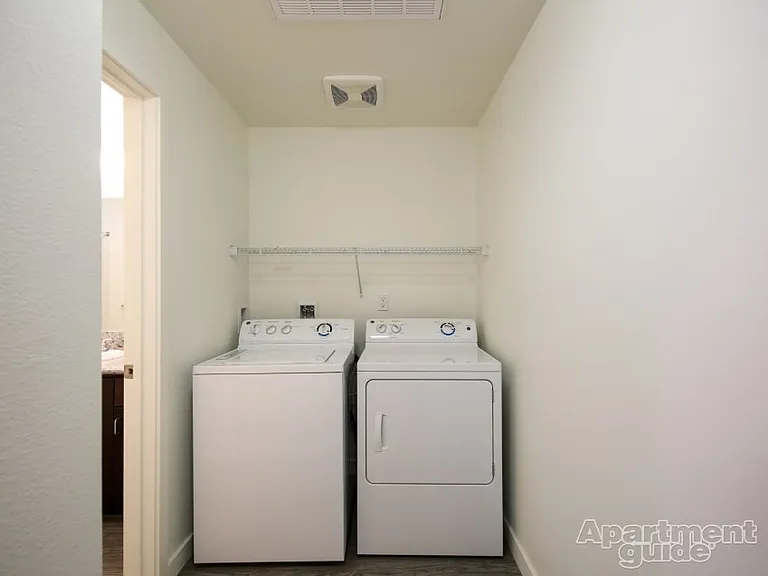 Bella Mare 6th street — Photo 12