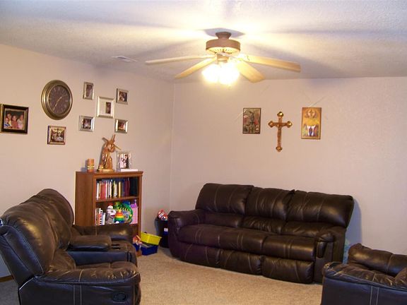 2nd image of 1813 Skyline Dr