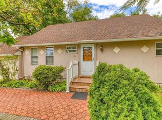 33 Cumberland Ave, Great Neck, NY 11020