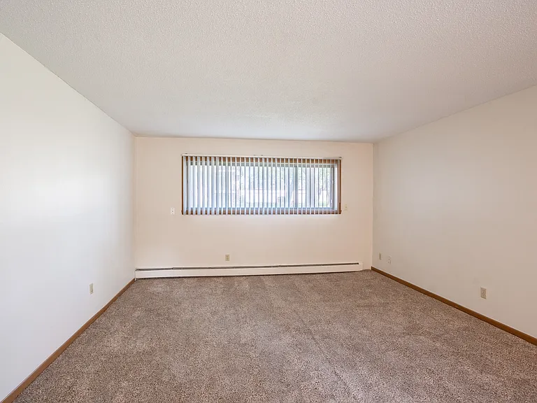 Fargo, ND Martha Alice Apartments | 21B | Living