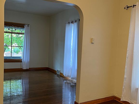 Dining room to living room