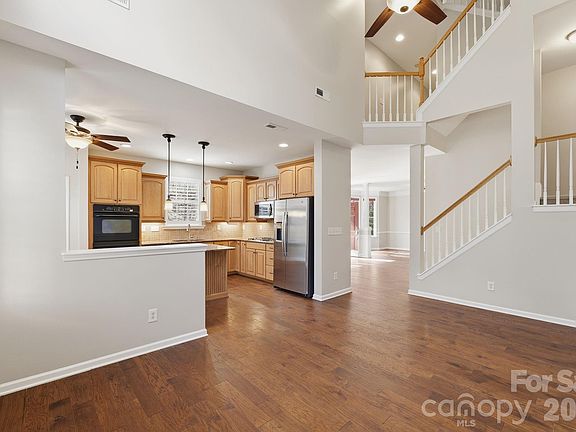 5th image of 719 Deerbrook Ln #252