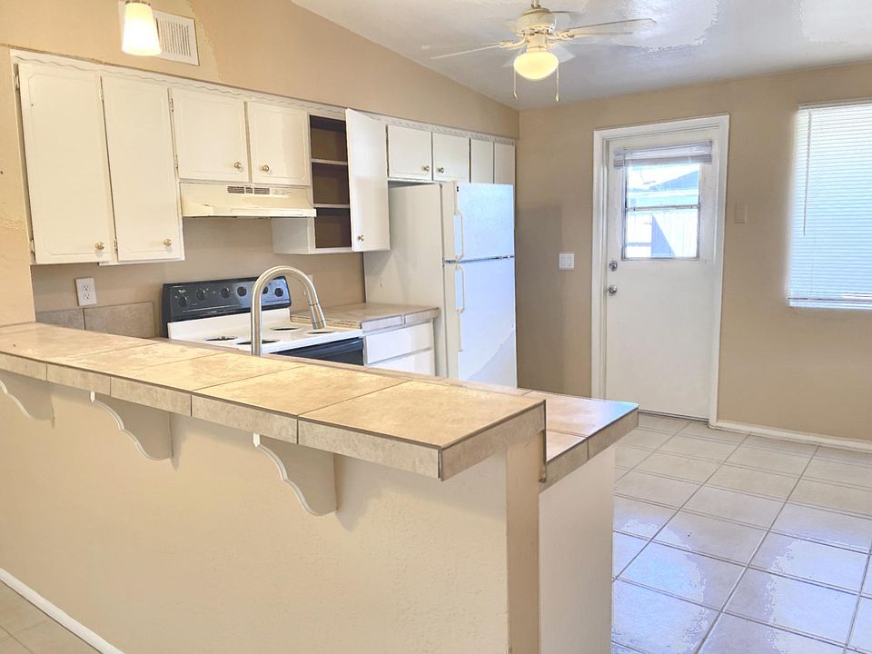 built in breakfast bar