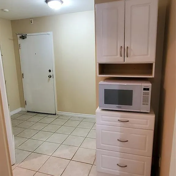 2592 Pillette Rd #112 — Photo 7