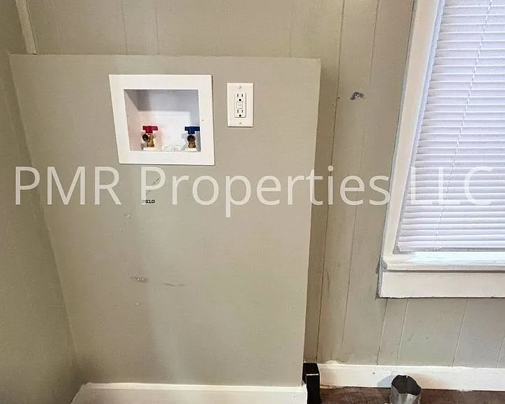 1821 S 11th St — Photo 16