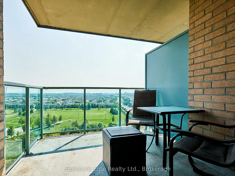 11 Oneida Cres #LPH05 — Photo 5