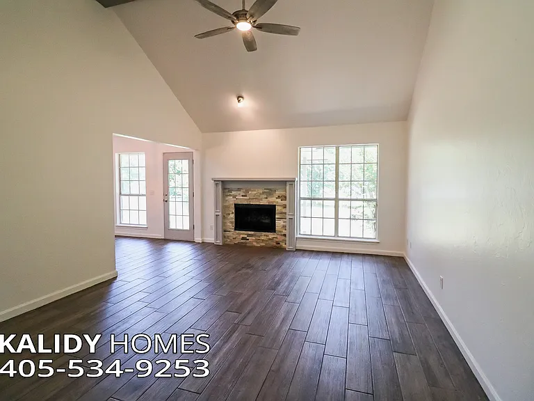 6001 SE 8th St — Photo 5
