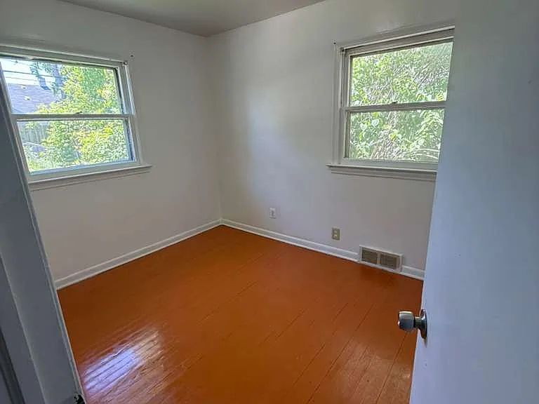 7544 Wood Ave — Photo 5
