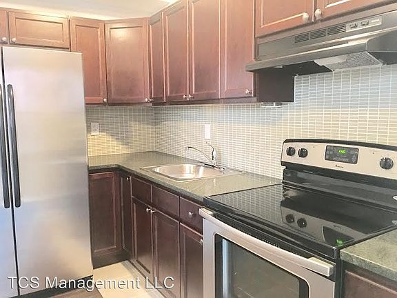 2nd image of 5052 Walnut St #201