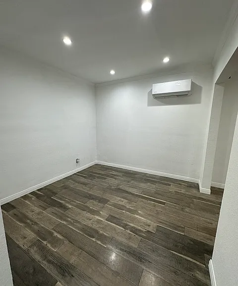 W 60th Pl — Photo 17
