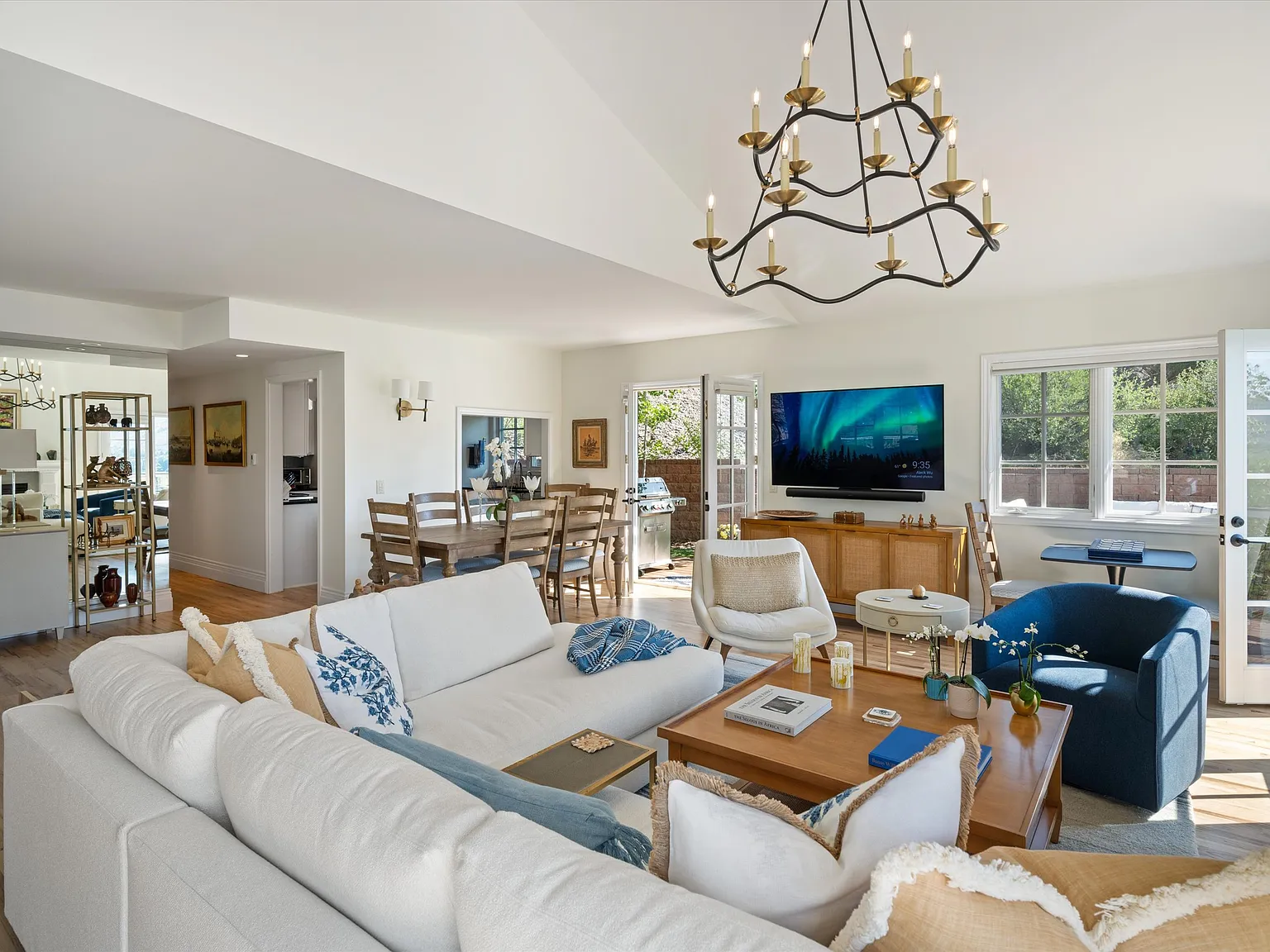 3 bed, 2.5 bath, 2264 sqft, $10,000 — Photo 3