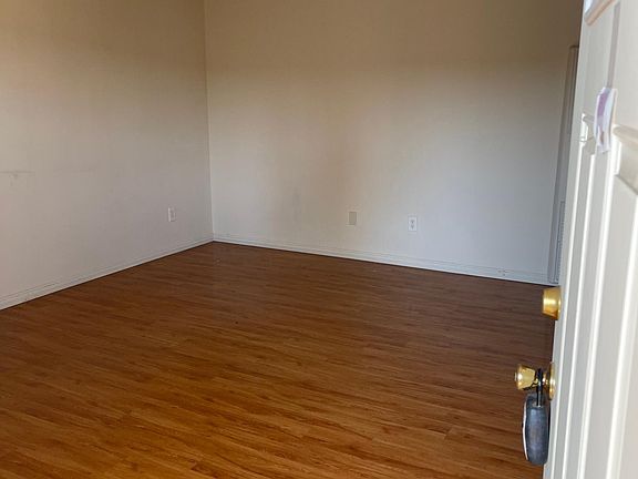 5th image of 816 S Marguerita Ave #3