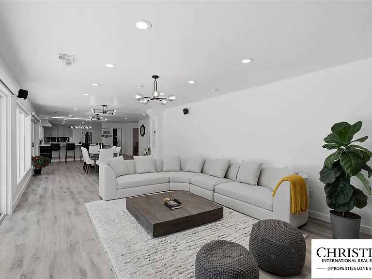 8901 Grandview Dr — Photo 18
