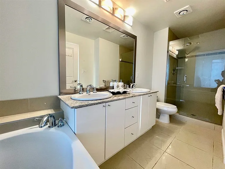 1211 Melville St #1703 — Photo 8