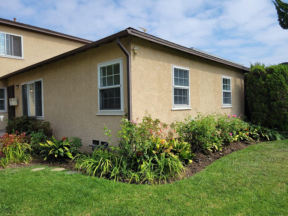 Exterior view of the unit for rent and main entrance