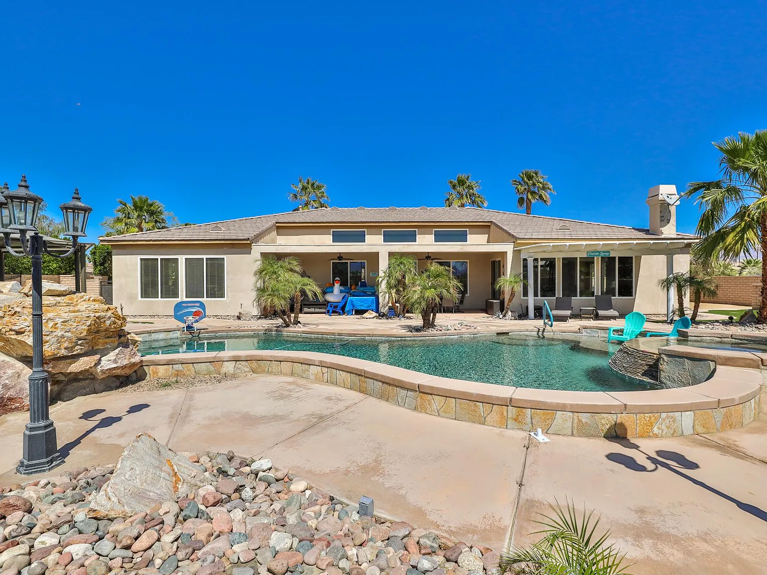 5 bed, 3.5 bath, 3468 sqft, $10,000 — Photo 2