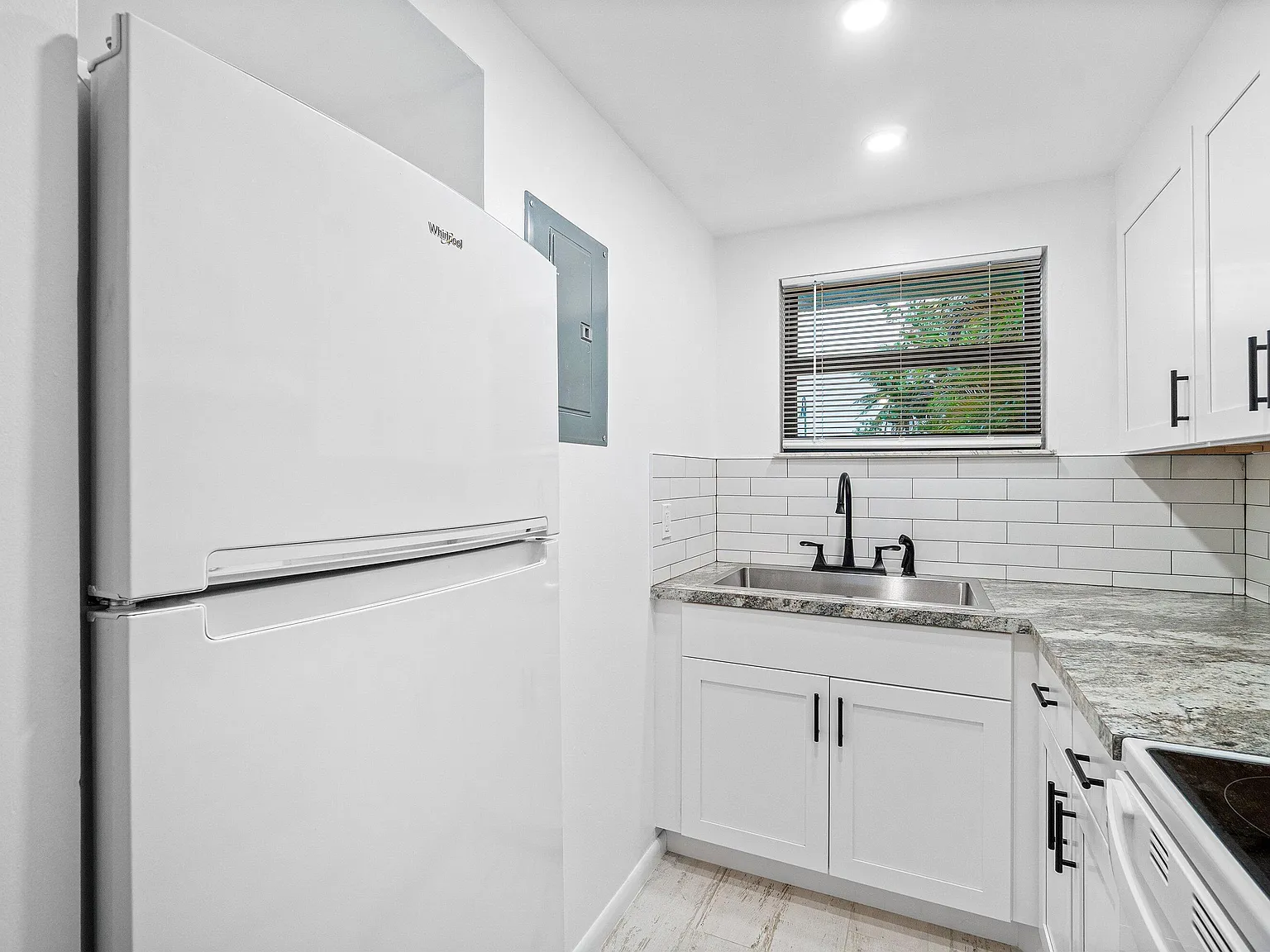 1 bed, 1.0 bath, 640 sqft, $1,600 — Photo 3
